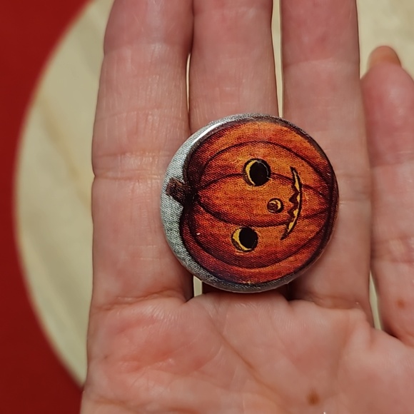 2 Victorian retro Halloween pins pumpkin girl fall Autumn lapel collar Seasonal - Picture 4 of 4